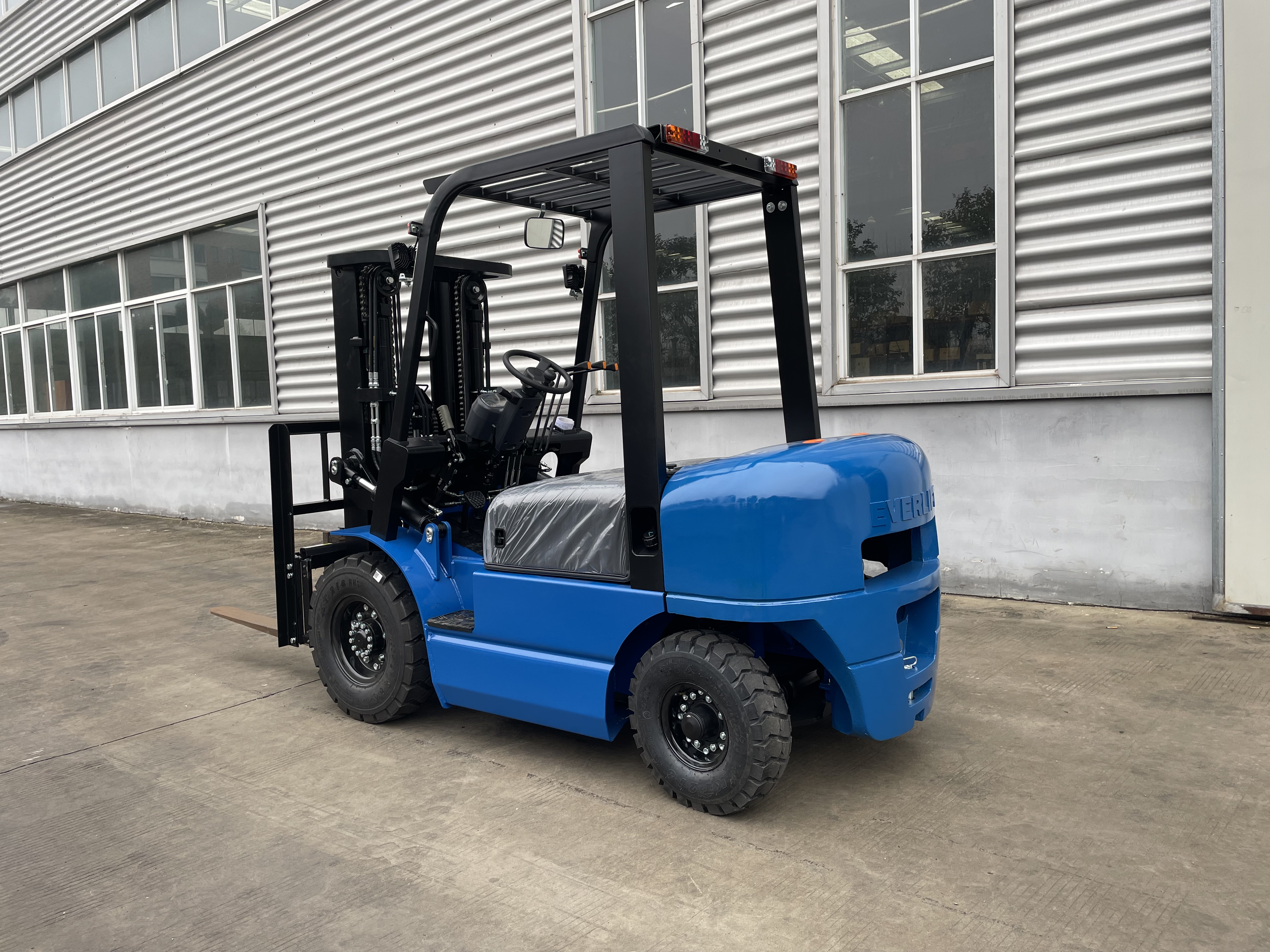 Everlift Diesel Forklifts FD20 2Ton 3m With Japanese Nissan ISUZU Mitsubishi Engine Forklift Truck