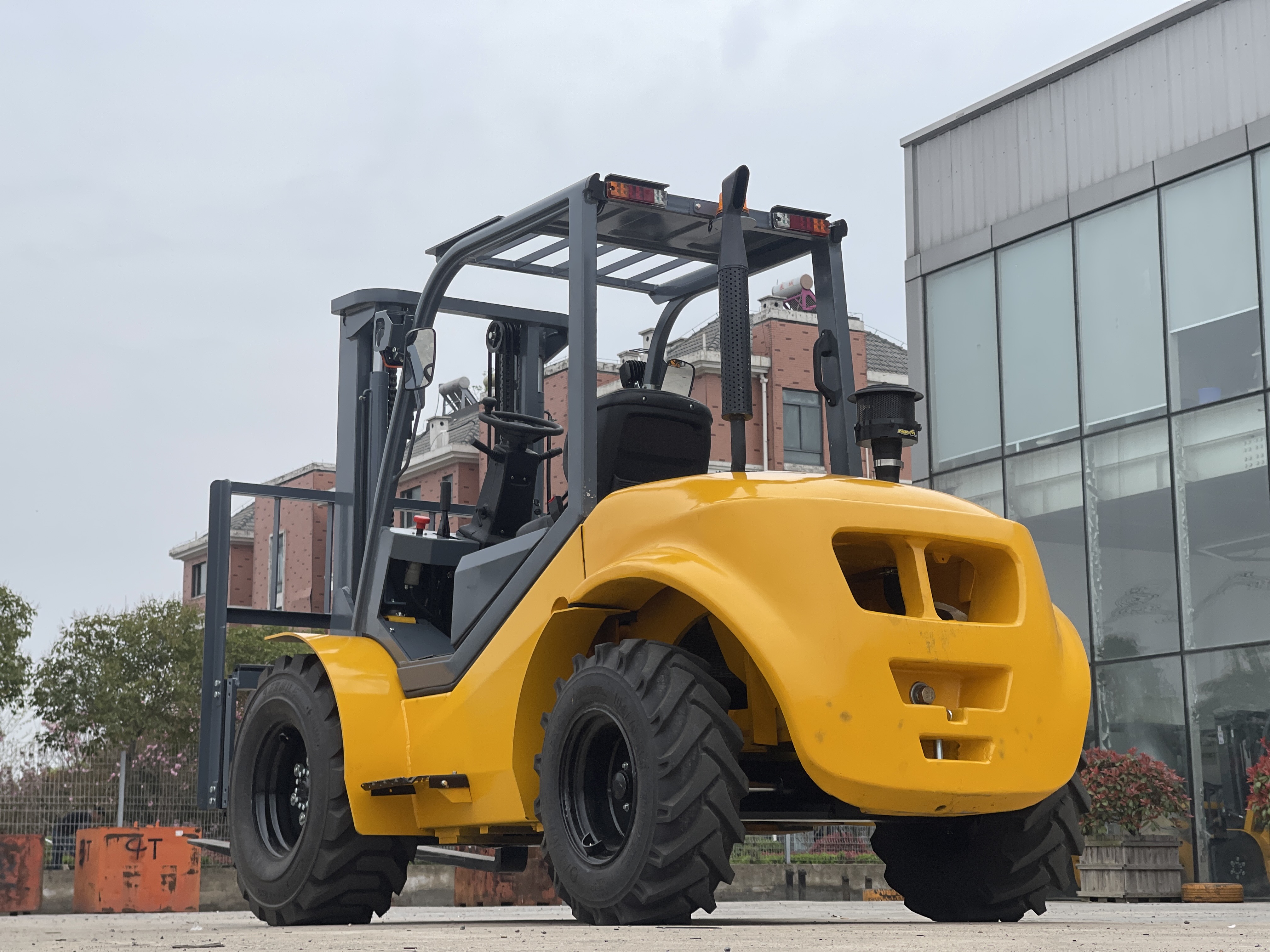 Everlift Diesel Forklifts 4WD FD35 3.5Ton 3m With Japanese Nissan ISUZU Mitsubishi Engine Forklift Truck