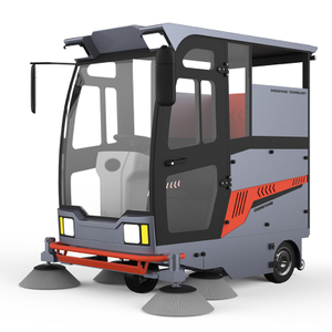 Everlift M-2100 Piloted Sweeper