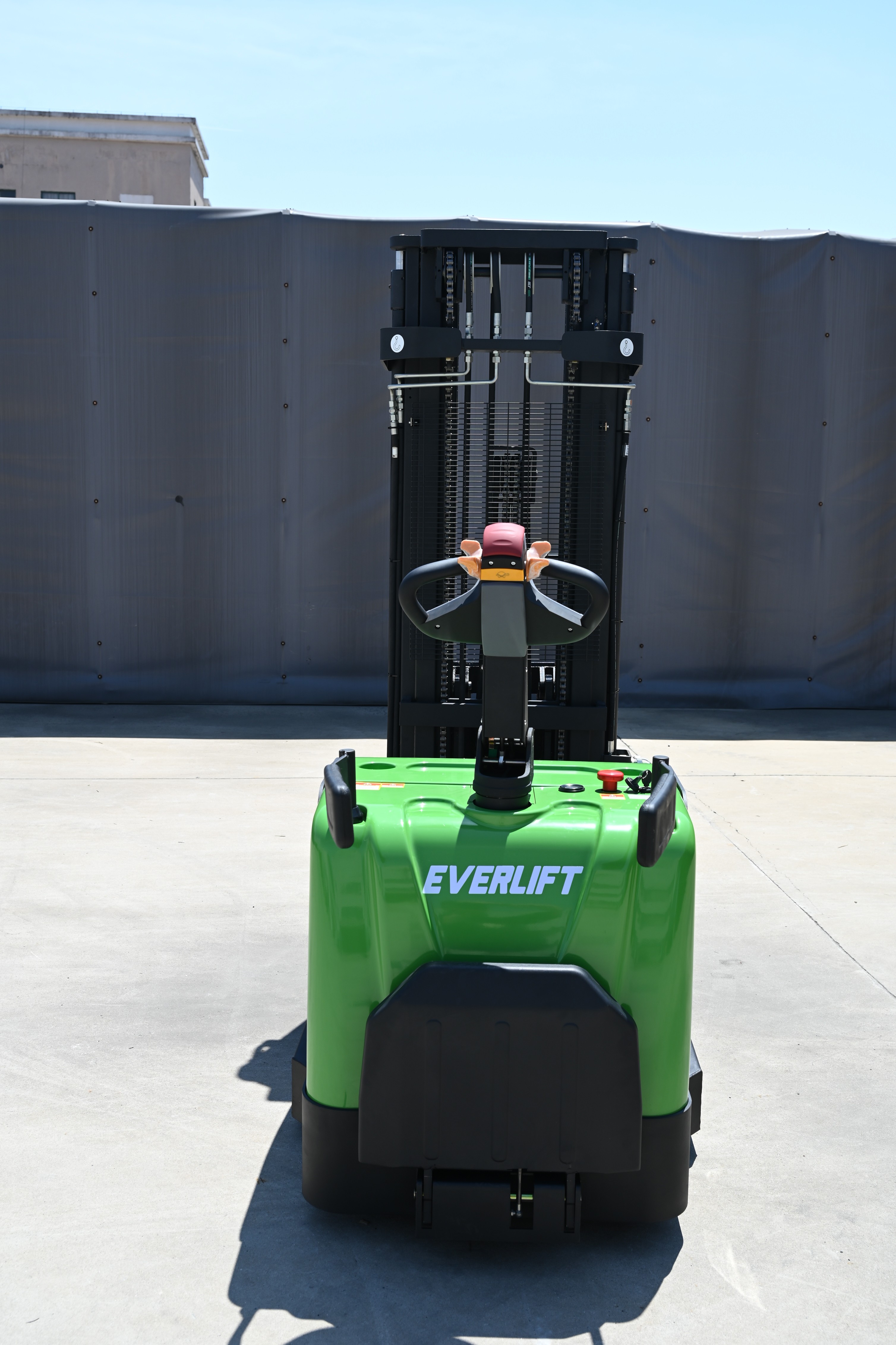 3m-5m 1.2t-2t Narrow Channels Pallet Lifter Stand on Container Electric Reach Stacker