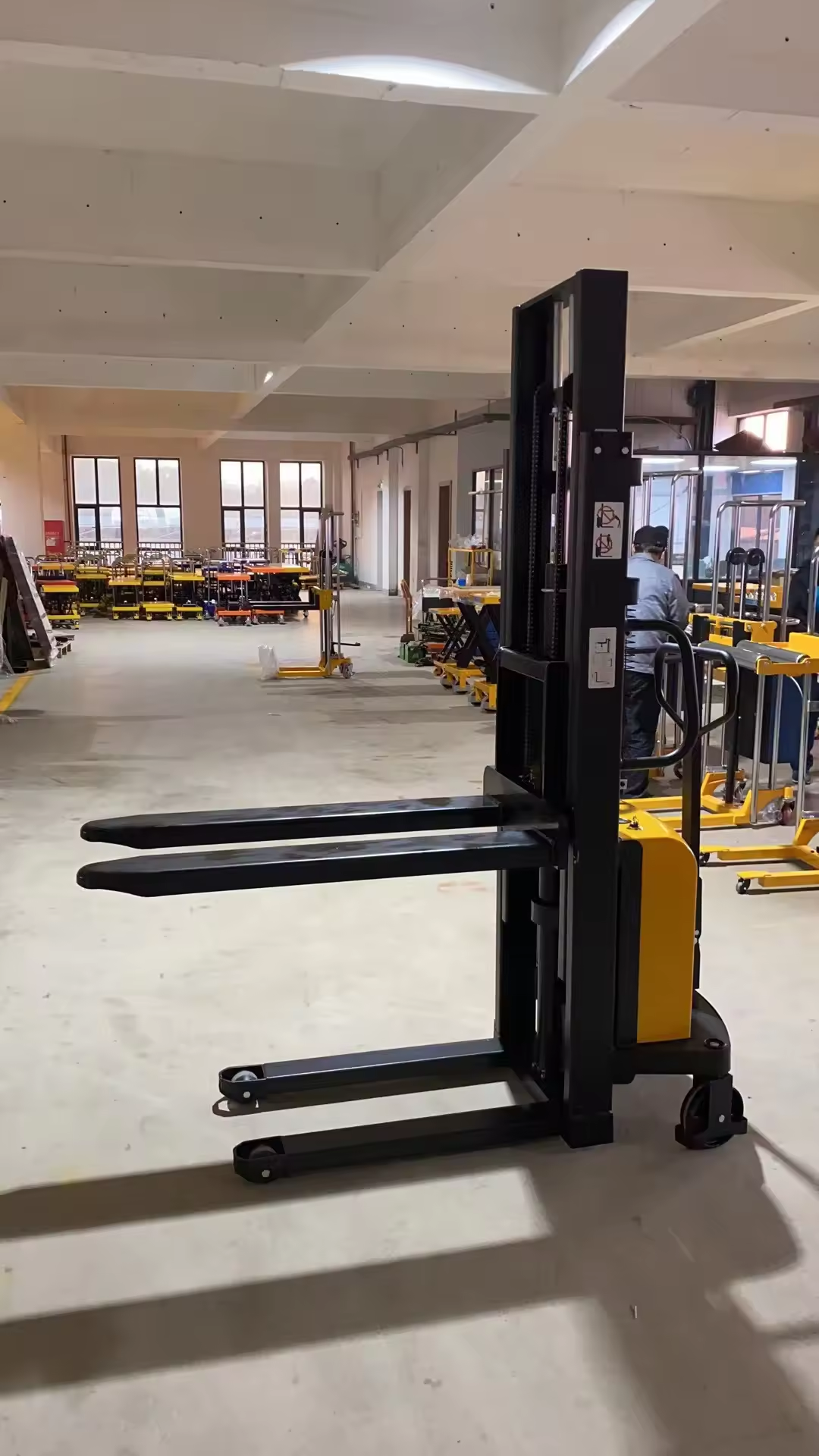 Everlift SEM 1t 1.5t 2t 1.6m-3.5m Pallet Stacker Semi-electric Pallet Stacker Walkie Stacker 