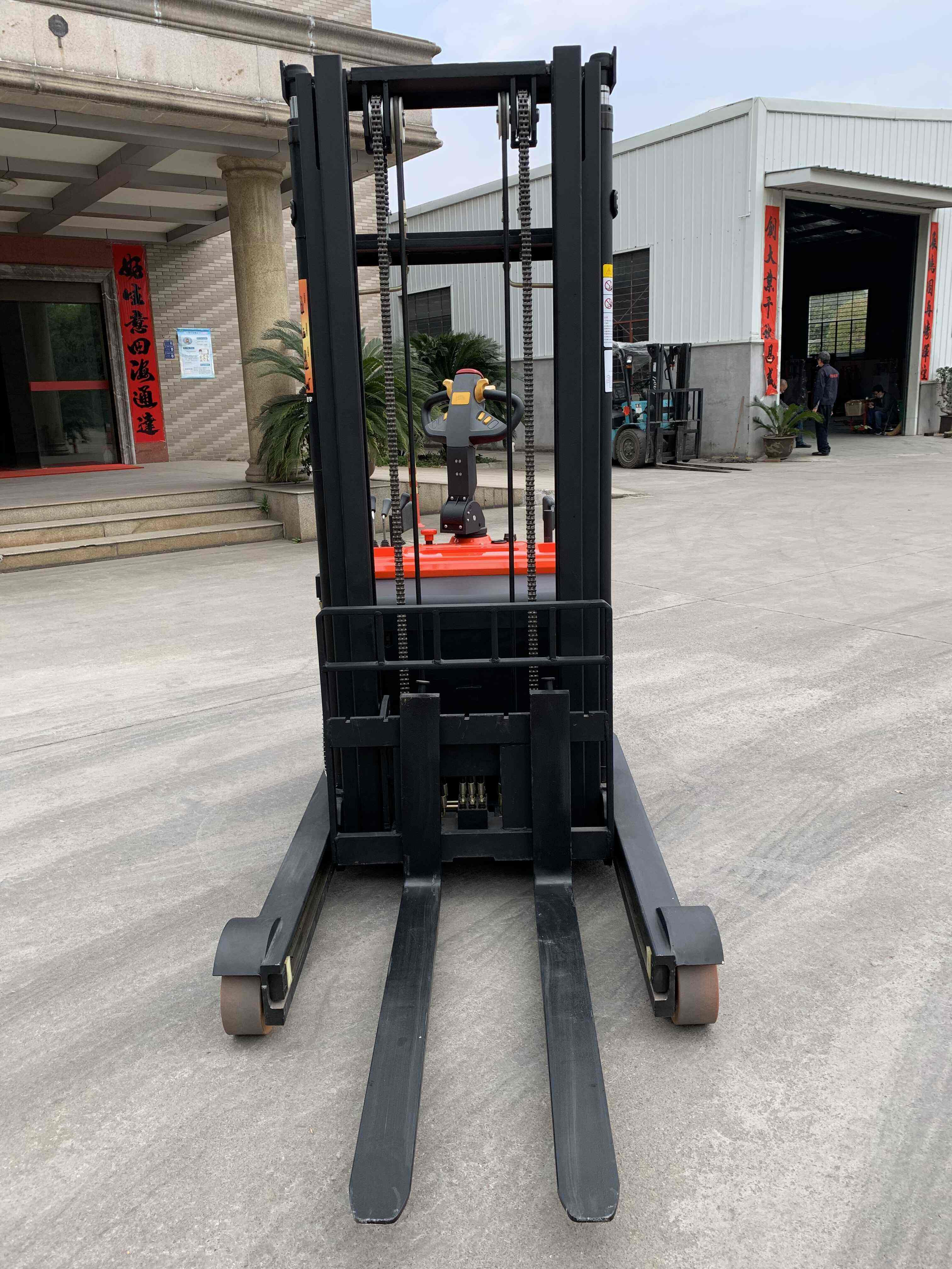 Everlift 2ton 1.5ton 1.2ton 1.6m 2.5m/3m/3.5m/4m/4.5m/5m/5.5m/6m Reach Pallet Stacker Reach Truck Forklift Forward/backward Titling And EPS Reach Walkie Stacker