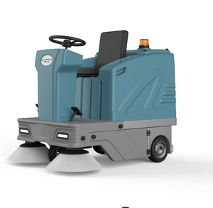 Everlift M-1400 Piloted Sweeper