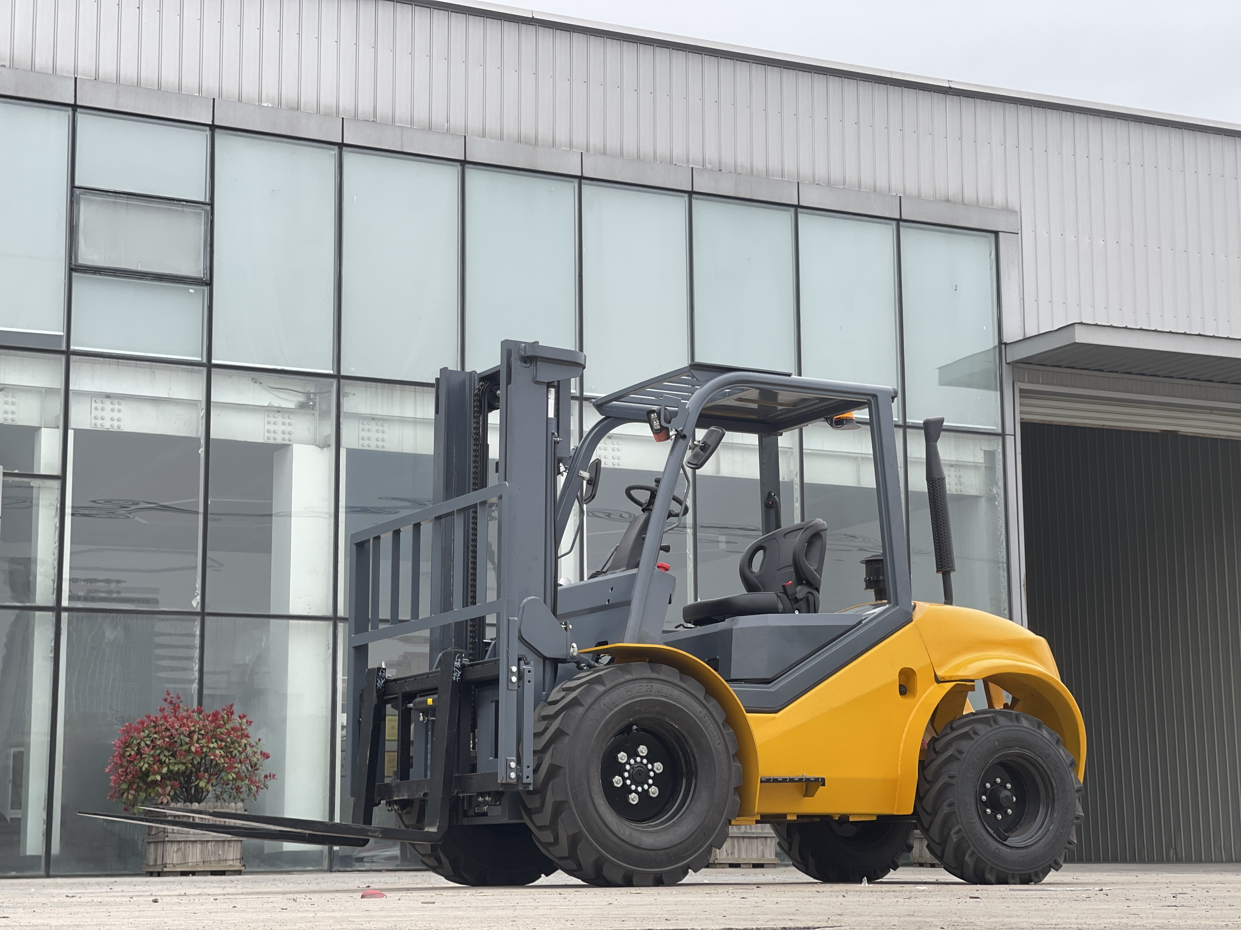 Everlift Diesel Forklifts 4WD FD35 3.5Ton 3m With Japanese Nissan ISUZU Mitsubishi Engine Forklift Truck