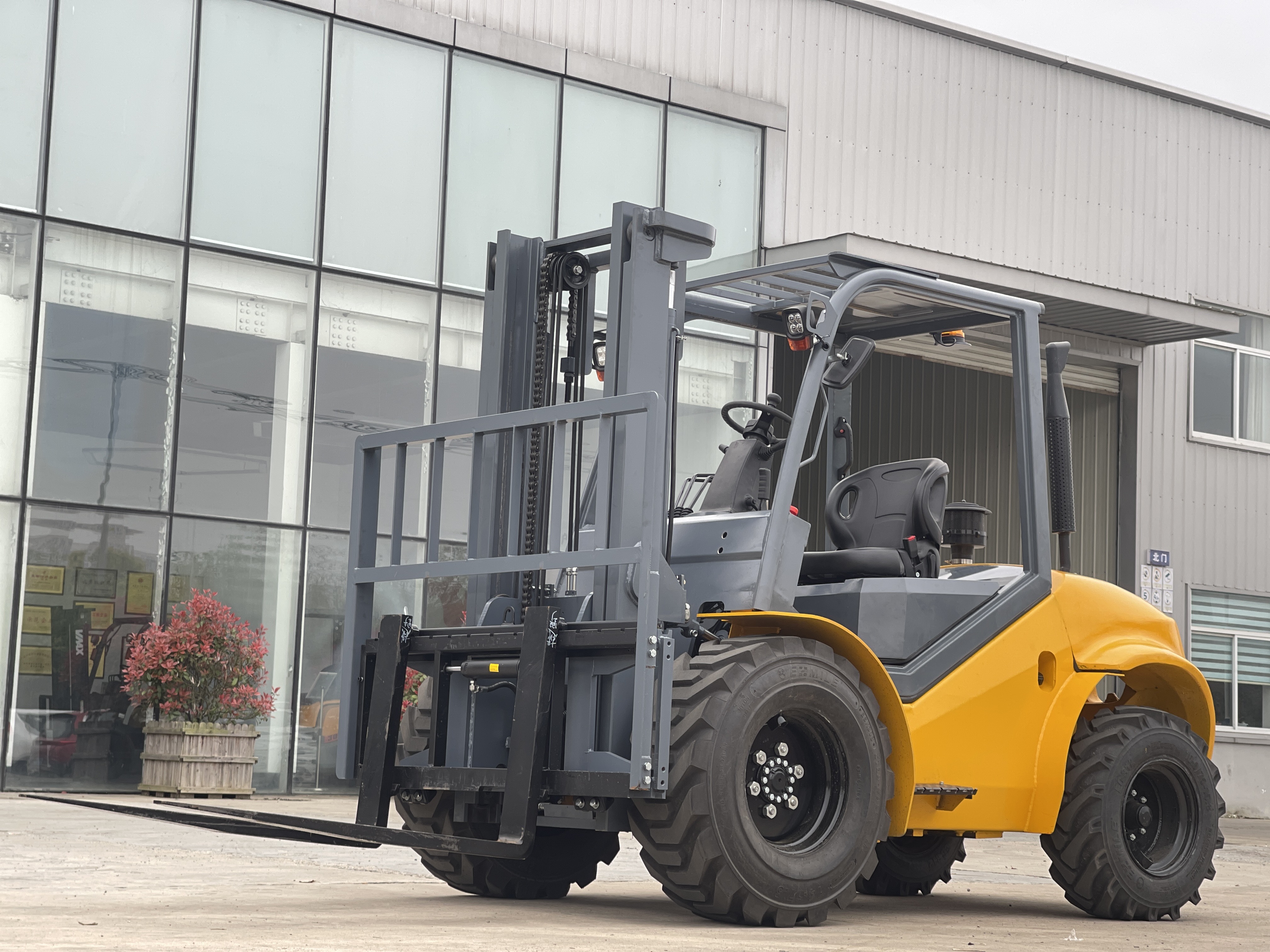 Everlift Diesel Forklifts 4WD FD35 3.5Ton 3m With Japanese Nissan ISUZU Mitsubishi Engine Forklift Truck