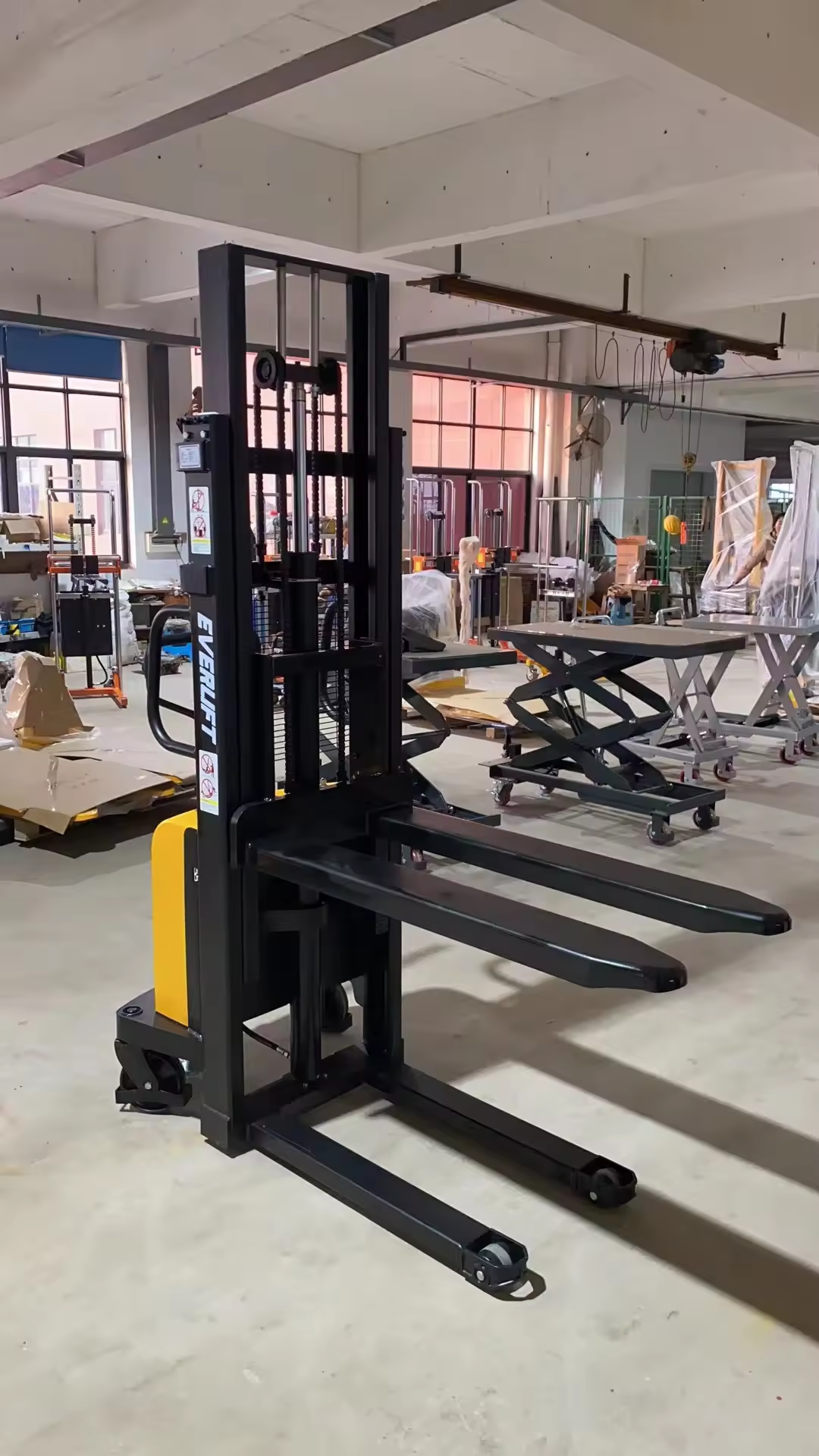 Everlift SEM 1t 1.5t 2t 1.6m-3.5m Pallet Stacker Semi-electric Pallet Stacker Walkie Stacker 