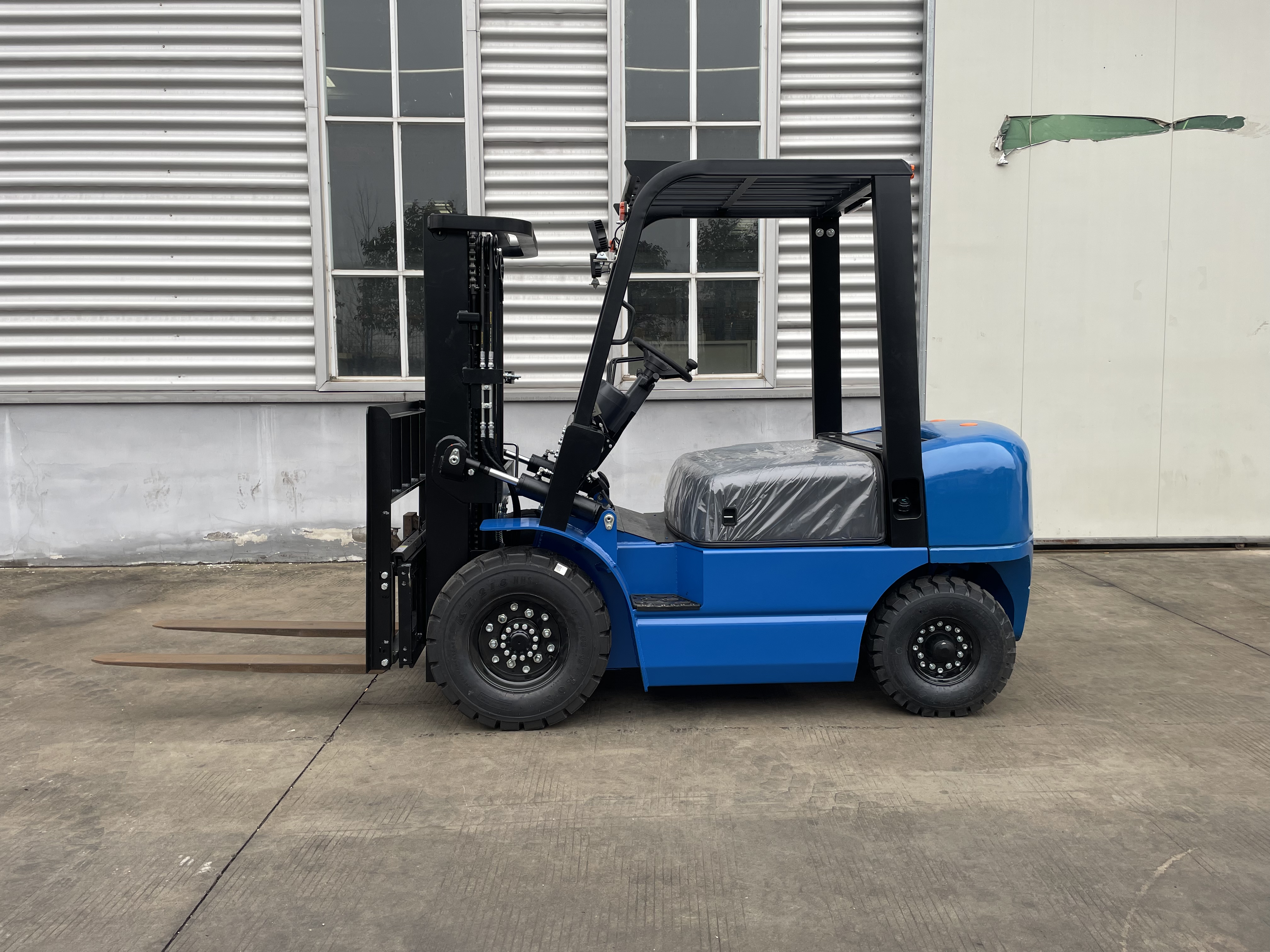 Everlift Diesel Forklifts FD20 2Ton 3m With Japanese Nissan ISUZU Mitsubishi Engine Forklift Truck